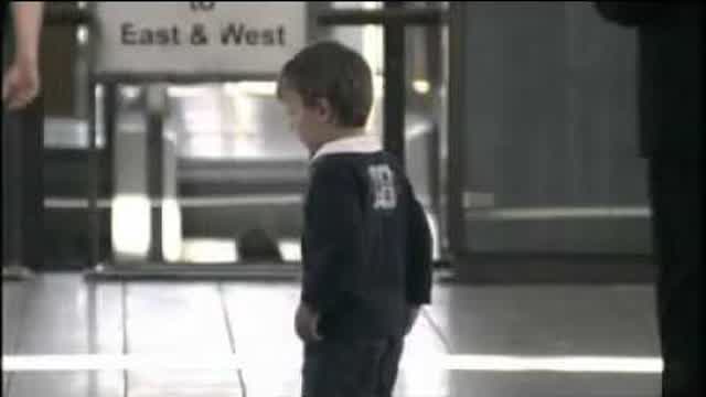 little boy lost his mum - quit smoking commercial