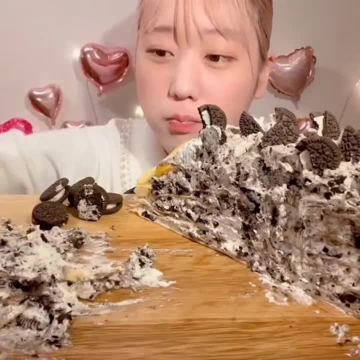 oreo cake mukbang