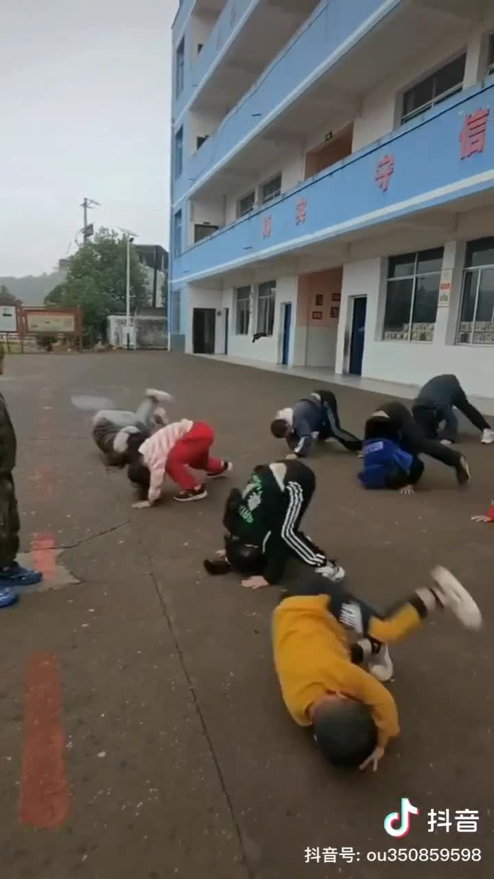 look at these strong kids go