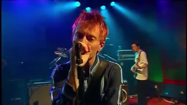 Radiohead -  Nobody Does It Better (Live MTV's Most Wanted 1995)