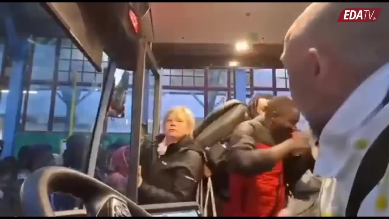 A bus driver makes a video about the reality of some major areas of Portugal.