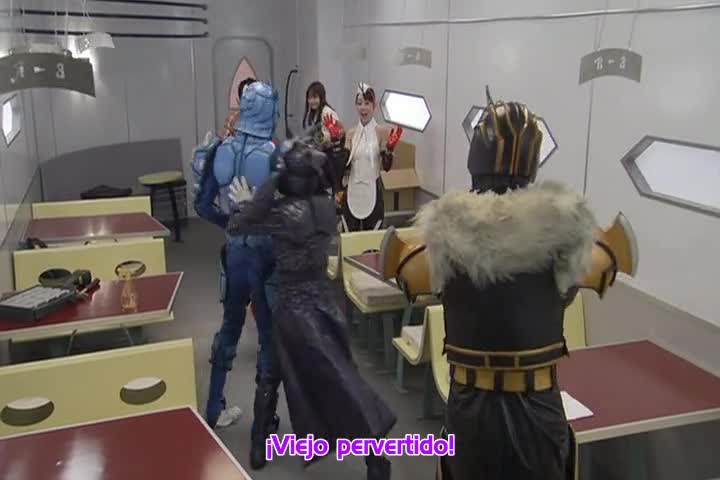 Kamen Rider Den-O Episodio 38: El rey tren dentro de la terminal de trenes