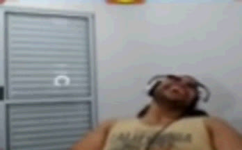 bu adam neye gülüyor amk