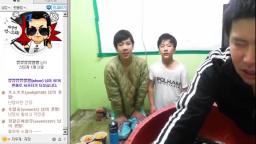 Terror [fou] throws a bucket of soy sauce on middle school students