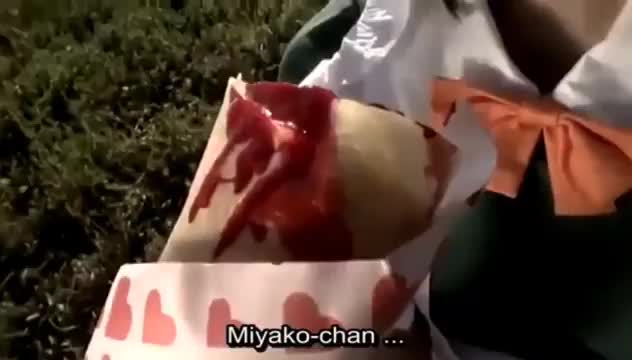 BL00DY CREPE